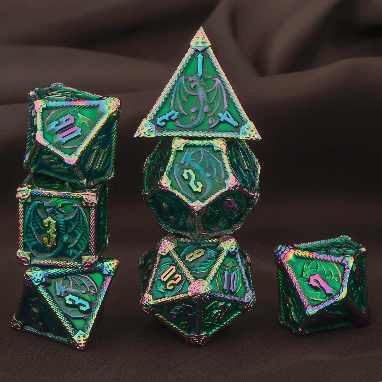 Set di dadi poliedrici in metallo per giochi di ruolo come Dungeons & Dragons, con 7 pezzi di Otaku Family Store Online.