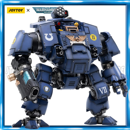 Action figure Warhammer 40K Ultramarines Redemptor Dreadnought Brother Tyleas in pose, dettagliata e colorata, di alta qualità.