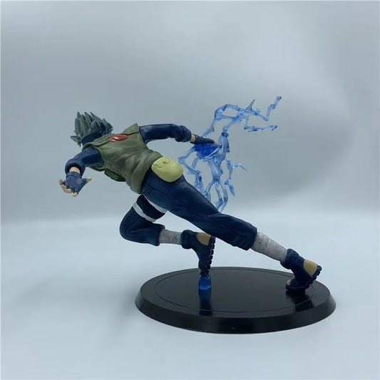 Action figure Kakashi Raikiri della Otaku Family Store, dettagliata in posa con tecnica di combattimento.