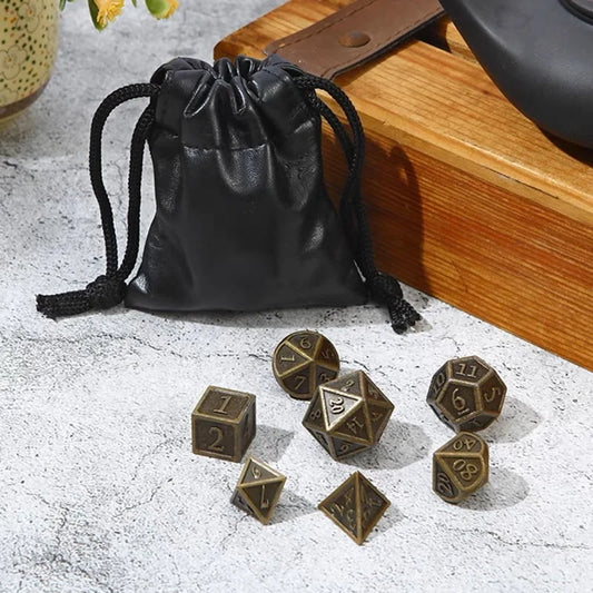 Set di 7 dadi poliedrici in metallo bronzo per Dungeons & Dragons e RPG, gadget di Otaku Family Store Online.