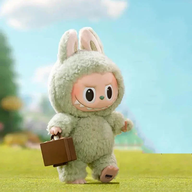 Labubu originale POPMART LABUBU di Otaku Family Store Online, figura da collezione con dettagli colorati e design originale.