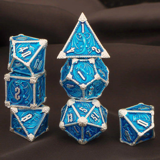 Set di 7 dadi metallici poliedrici per giochi di ruolo D&D, gadget da collezione in stile fantasy, realizzati da Otaku Family Store.