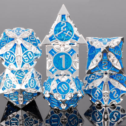 Set di 7 dadi poliedrici in metallo per giochi di ruolo D&D, parte della collezione mista Otaku Family Store Online.