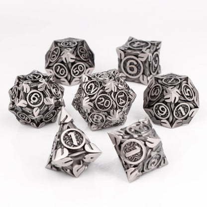Set di 7 dadi poliedrici in metallo per giochi di ruolo D&D, gadget della collezione mista Otaku Family Store Online.