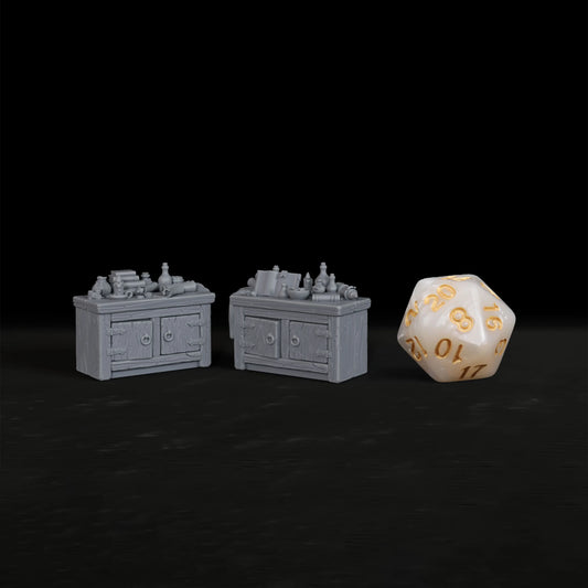 Due gabinetti RPG in miniatura per giochi da tavolo, accessori immersivi per giochi di ruolo e ambientazioni TTRPG.