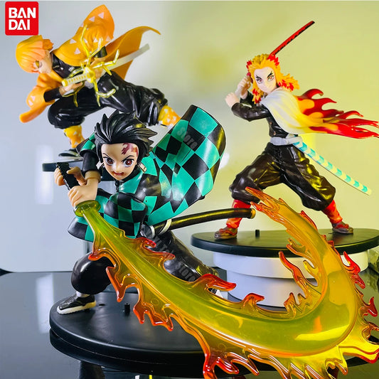 Figura d'azione Demon Slayer con Tanjirou, Zenitsu e Kyoujurou, dettagliata e colorata, marchio Bandai, perfetta per collezionisti anime