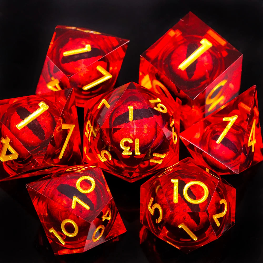 Set di dadi Dragon Eye Otaku Family Store con bordi affilati e nucleo liquido, perfetti per giochi di ruolo come D&D e Pathfinder.