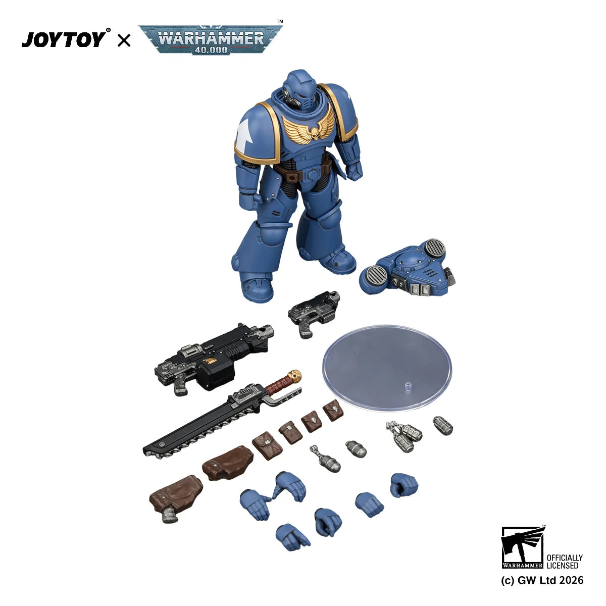 Action figure Warhammer 40,000 Ultramarines Intercessor con fucile a impulsi, pistola e chainsword, in posizione dinamica.