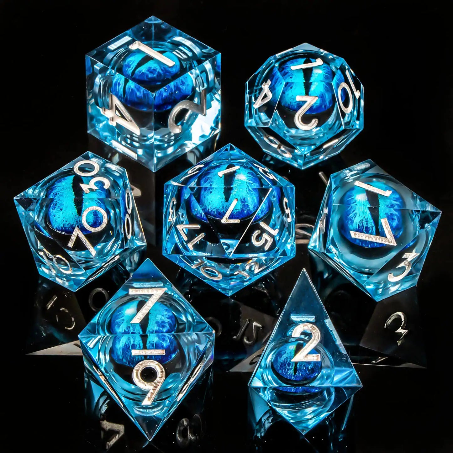 Set di dadi Dragon Eye Otaku Family con bordi affilati e nucleo liquido, perfetti per giochi di ruolo come D&D e Pathfinder.