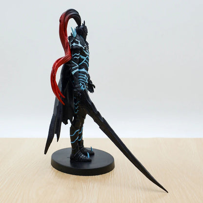 Action figure Commander Igris di Sung Jin-Woo, il Cavaliere delle Ombre, in posa, dettagliata e colorata, da collezione Otaku Family Store.