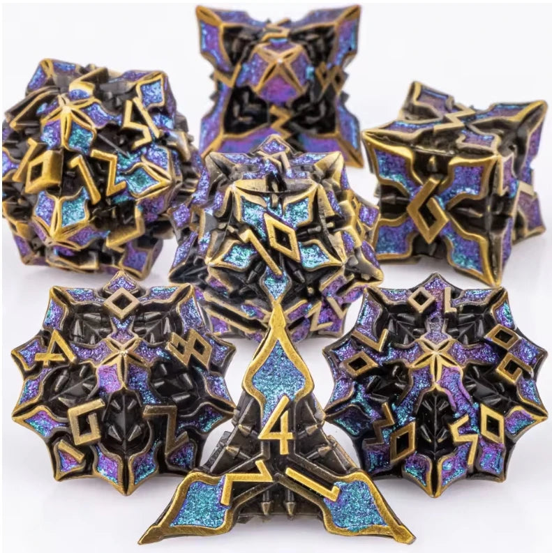 Set di 7 dadi poliedrici in metallo della collezione mista Otaku Family Store Online, perfetti come gadget per D&D.