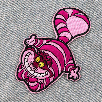 Toppa ricamata Cat Cheshire, applique da sogno per abbigliamento e fai-da-te, gadget colorato e dettagliato.